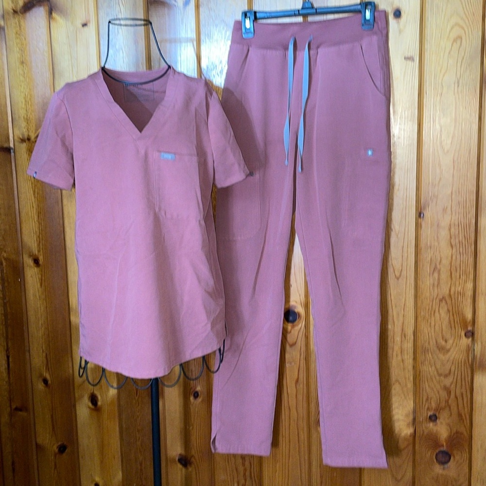 Mauve fig set FIGS Yola Scrub Pants 2 piece set catalina top XS/SM - Picture 3 of 15